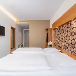 Plaza - Muenchen 3*