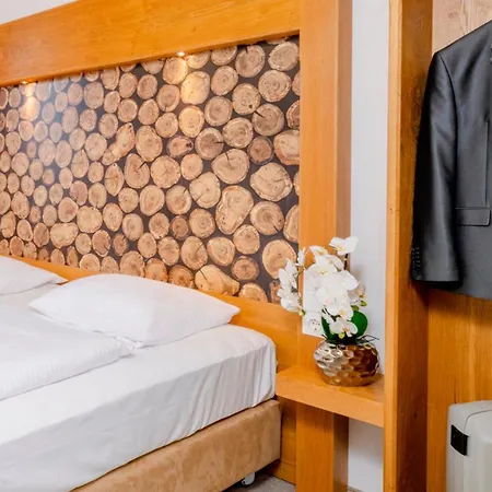 Plaza - Muenchen Hotel 3*