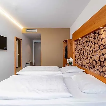 Plaza - Muenchen 3*