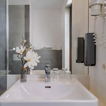 Atomis Munich 3*